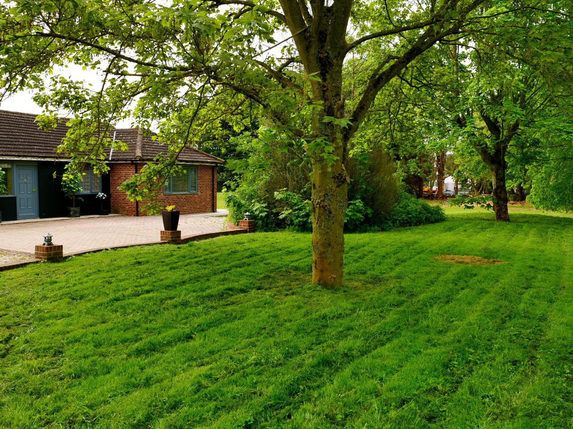 Deluxe 4 Or 5 Bed House With Hot Tub, Cinema Room Sleeps 15 Saffron Walden Exteriér fotografie