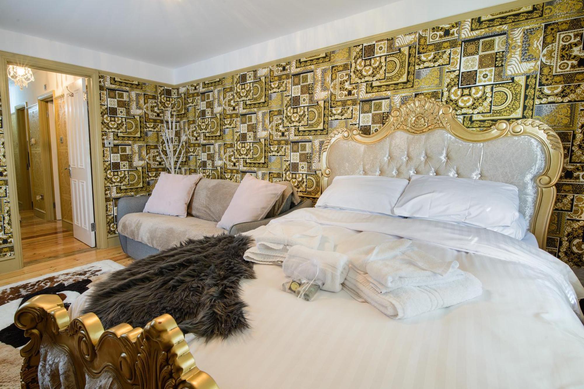 Deluxe 4 Or 5 Bed House With Hot Tub, Cinema Room Sleeps 15 Saffron Walden Exteriér fotografie