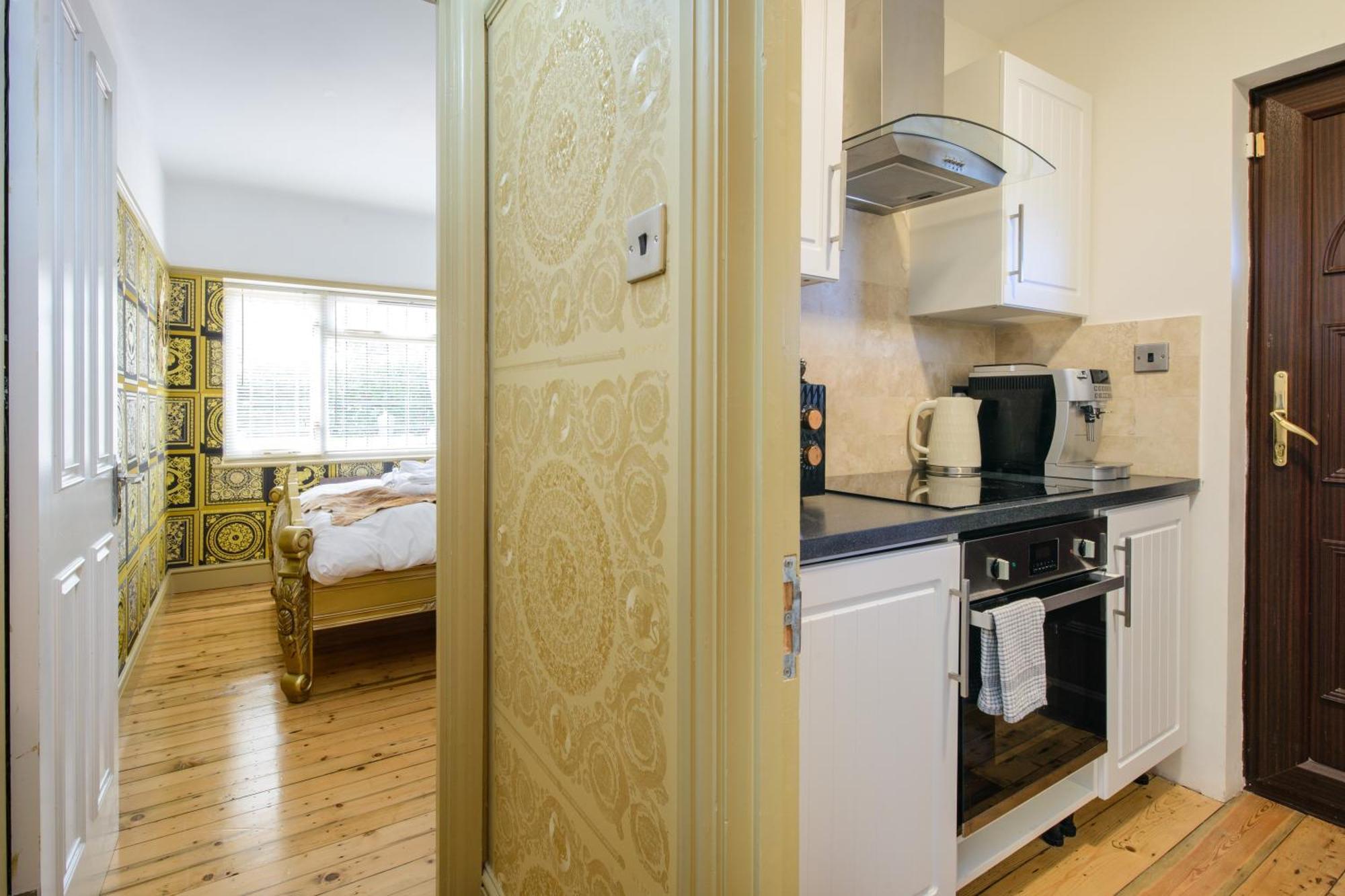 Deluxe 4 Or 5 Bed House With Hot Tub, Cinema Room Sleeps 15 Saffron Walden Exteriér fotografie