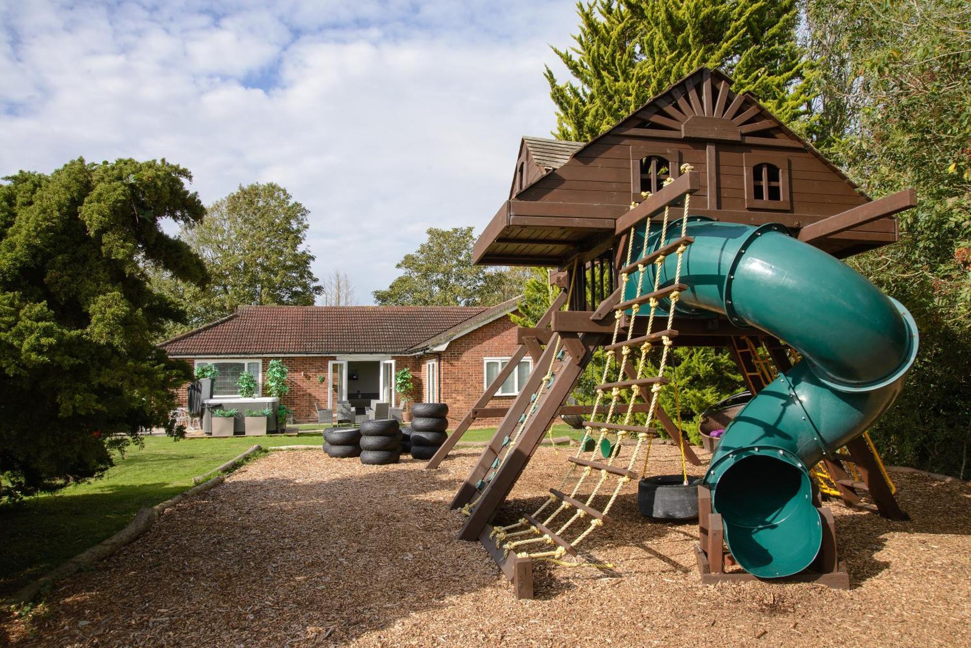 Deluxe 4 Or 5 Bed House With Hot Tub, Cinema Room Sleeps 15 Saffron Walden Exteriér fotografie