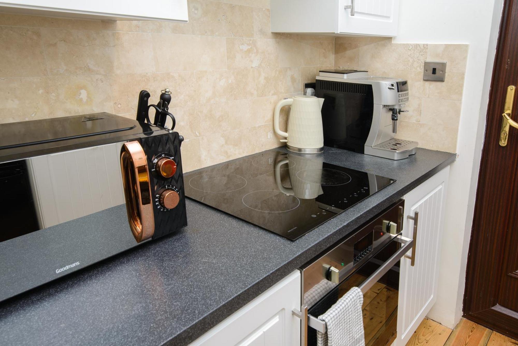 Deluxe 4 Or 5 Bed House With Hot Tub, Cinema Room Sleeps 15 Saffron Walden Exteriér fotografie