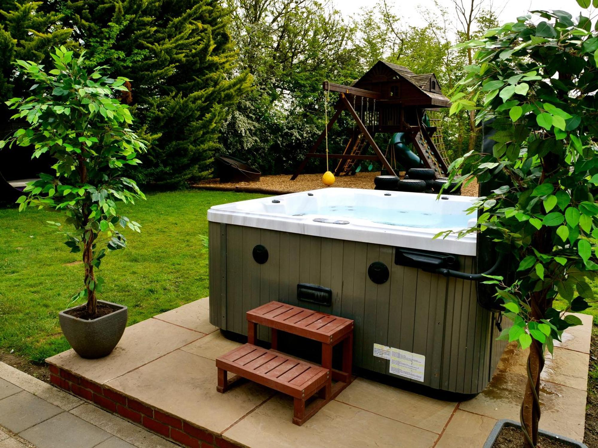 Deluxe 4 Or 5 Bed House With Hot Tub, Cinema Room Sleeps 15 Saffron Walden Exteriér fotografie