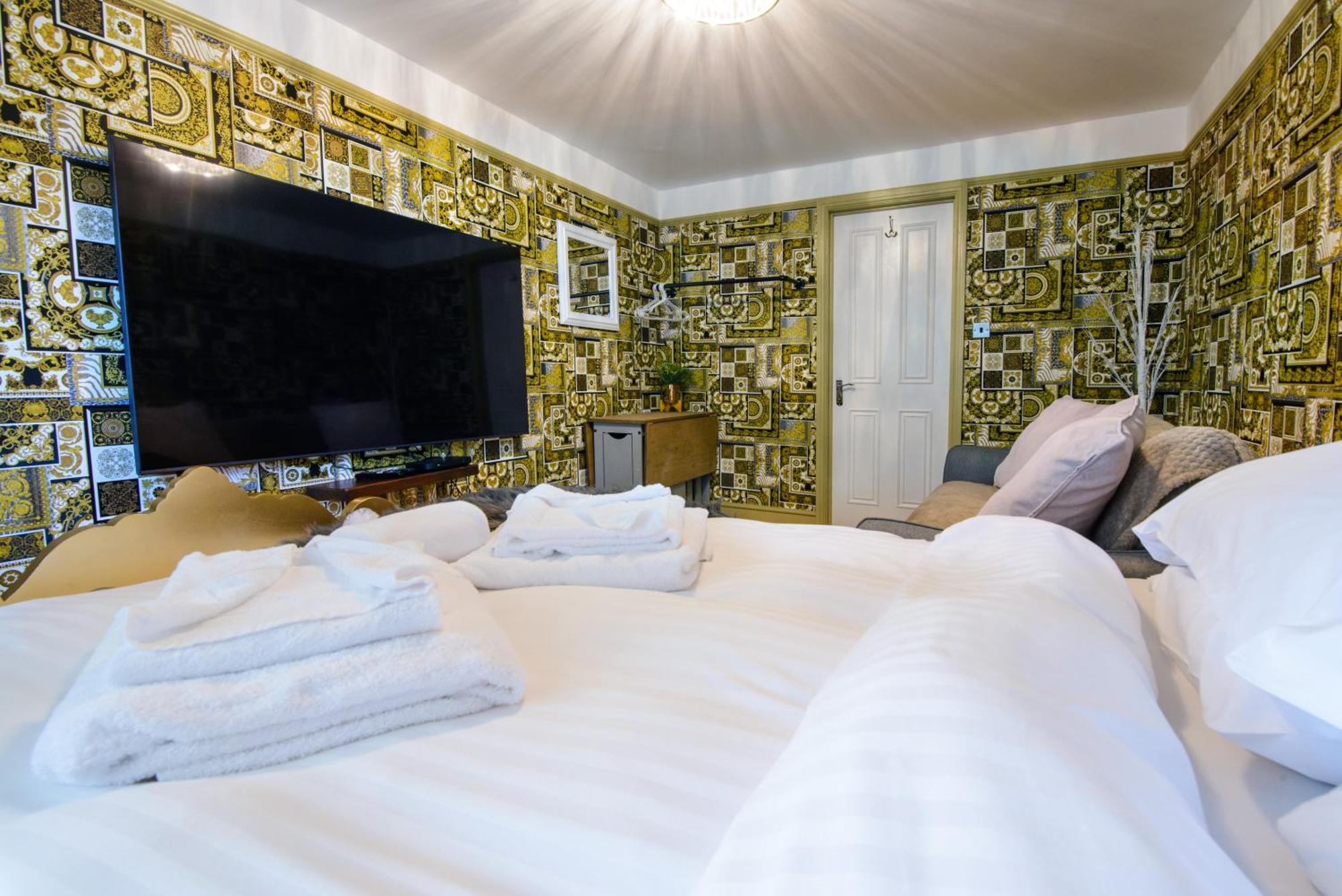 Deluxe 4 Or 5 Bed House With Hot Tub, Cinema Room Sleeps 15 Saffron Walden Exteriér fotografie
