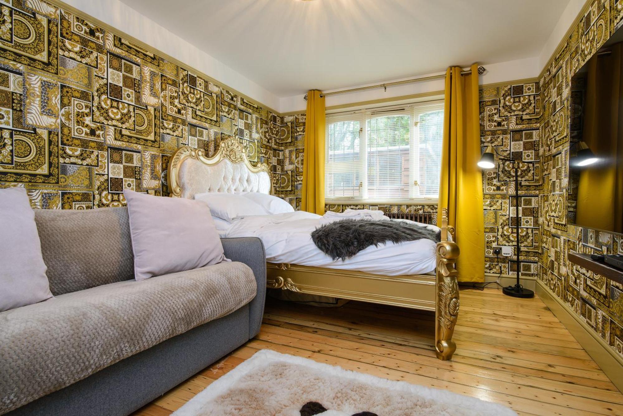 Deluxe 4 Or 5 Bed House With Hot Tub, Cinema Room Sleeps 15 Saffron Walden Exteriér fotografie