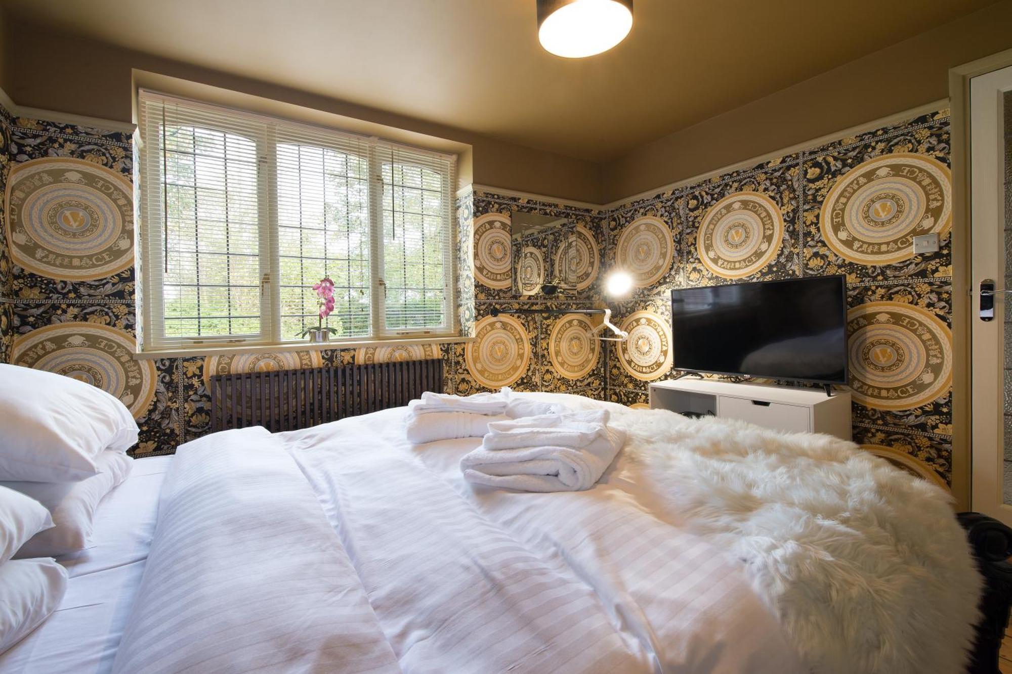 Deluxe 4 Or 5 Bed House With Hot Tub, Cinema Room Sleeps 15 Saffron Walden Exteriér fotografie